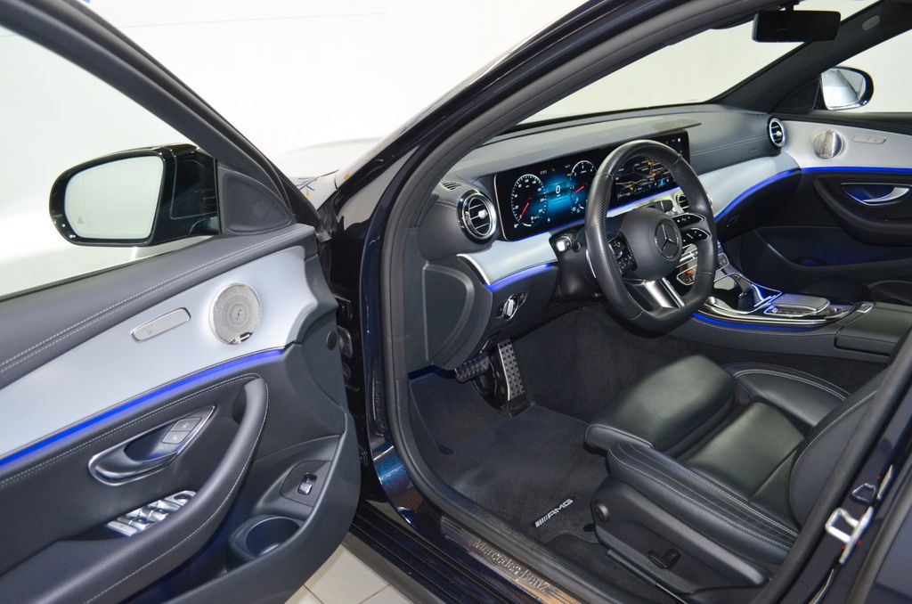 Mercedes-Benz E 400 2023 г. Синий, пробег 48000 км