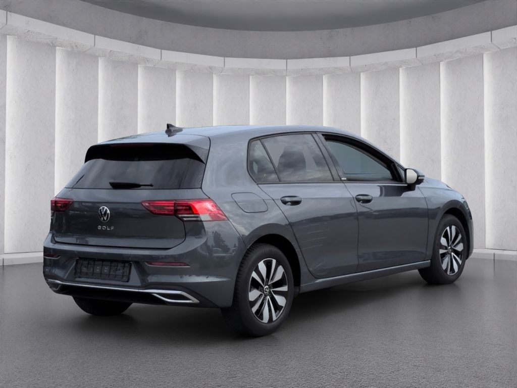 Volkswagen Golf 2024 г. Серый, пробег 15200 км