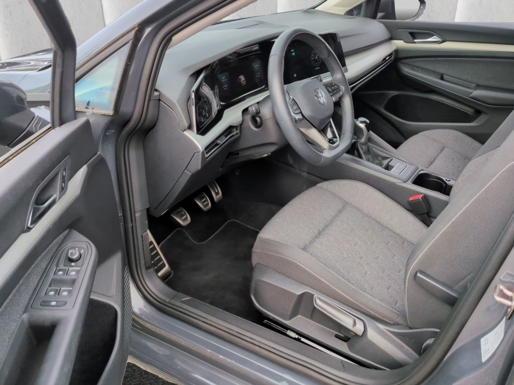 Volkswagen Golf 2024 г. Серый, пробег 15200 км