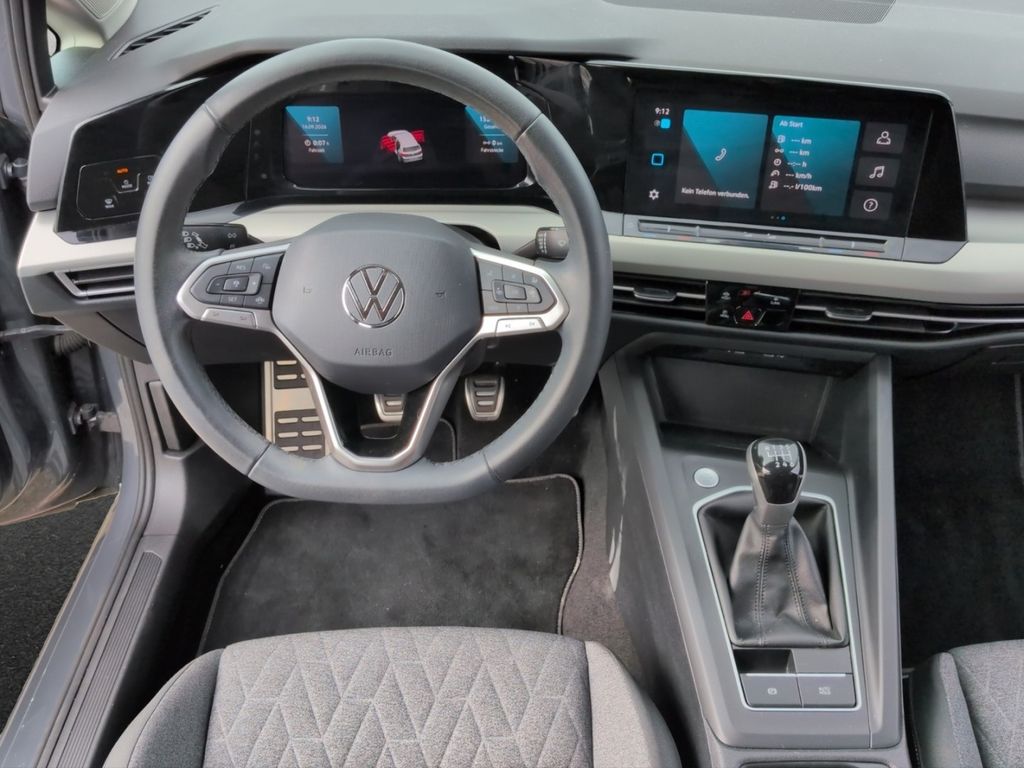 Volkswagen Golf 2024 г. Серый, пробег 15200 км