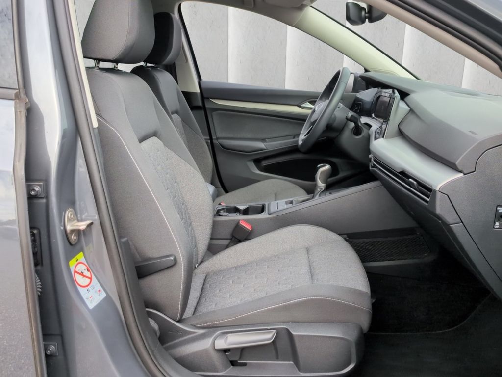 Volkswagen Golf 2024 г. Серый, пробег 15200 км