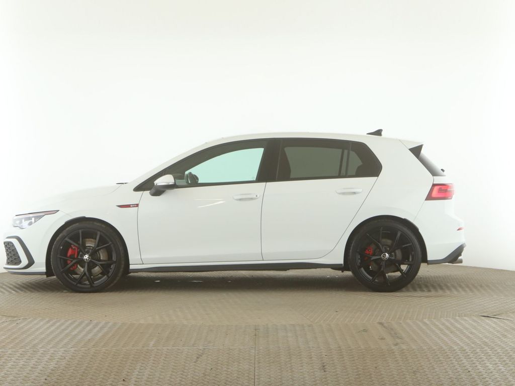 Volkswagen Golf 2024 г. Белый, пробег 25274 км