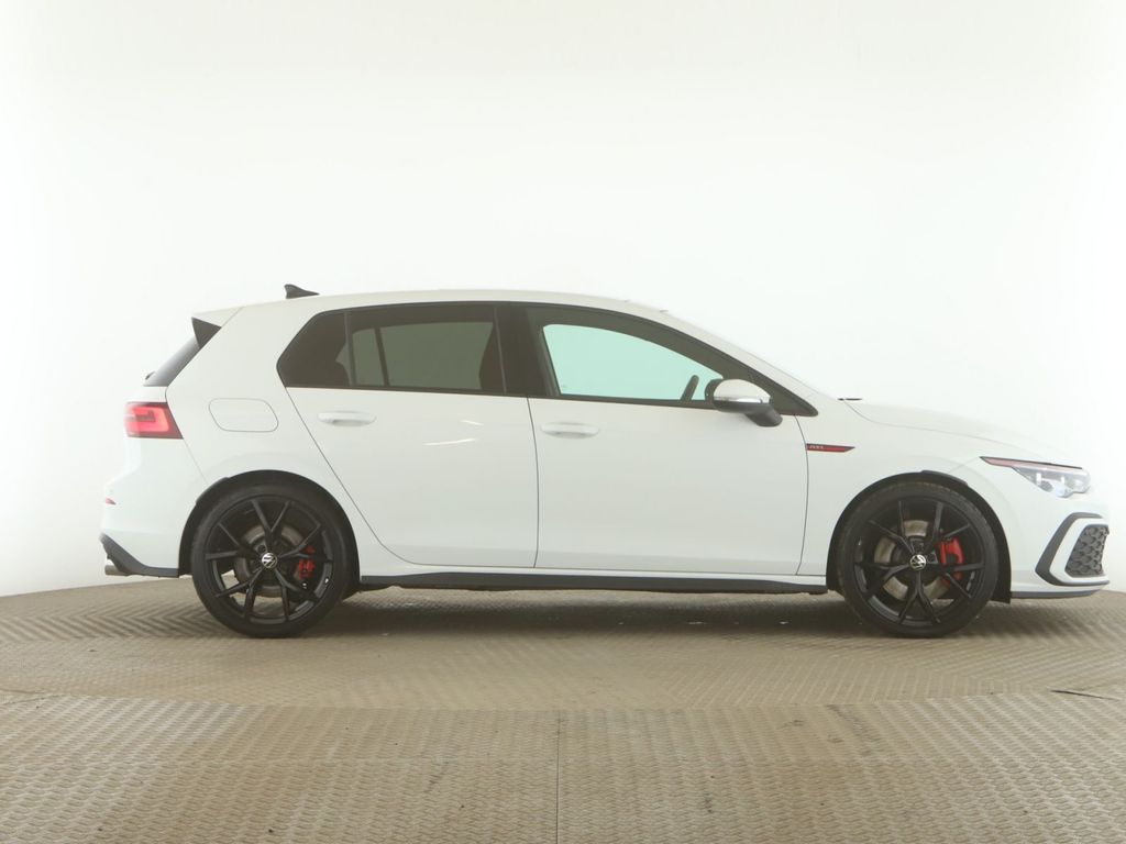 Volkswagen Golf 2024 г. Белый, пробег 25274 км