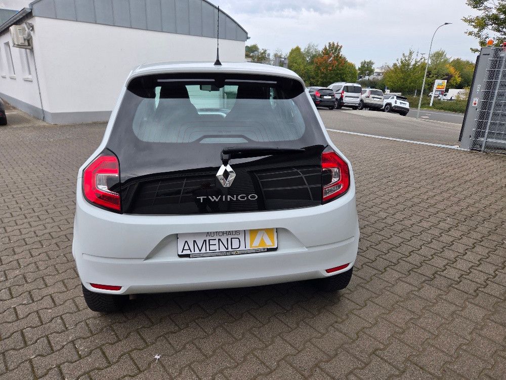 Renault Twingo 2021 г. Белый, пробег 18900 км