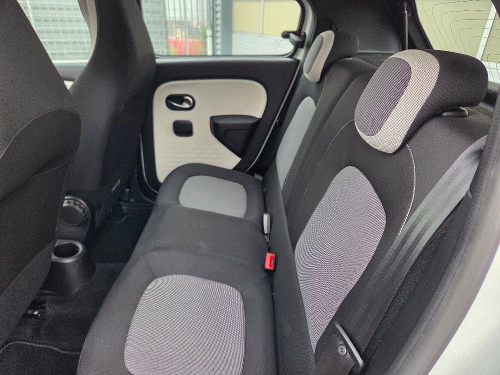 Renault Twingo 2021 г. Белый, пробег 18900 км