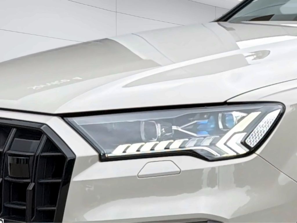 Audi SQ7 2023 г. Золотистый, пробег 26700 км