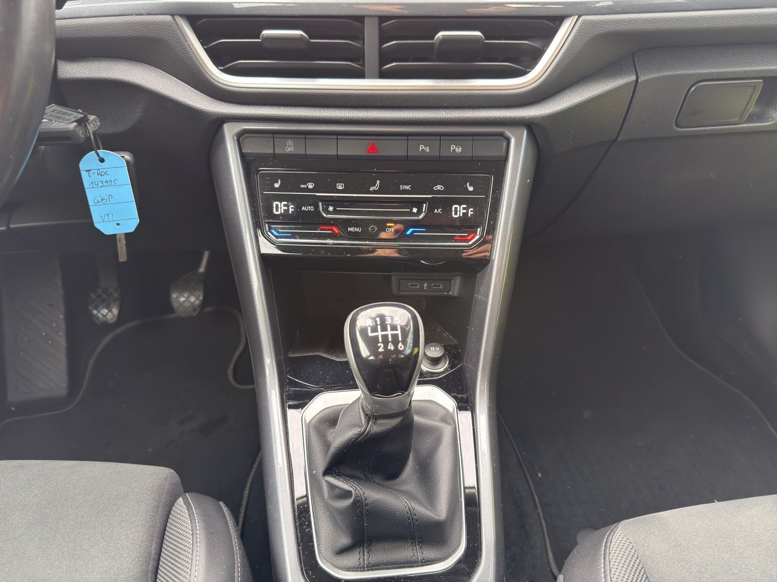 Volkswagen T-Roc 2022 г. Белый, пробег 37700 км