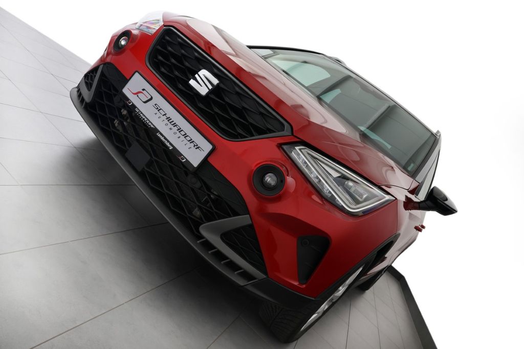 SEAT Arona 2024 г. Красный, пробег 57400 км