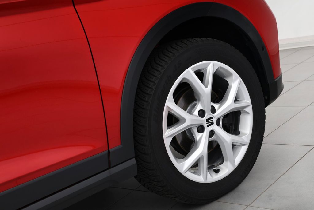 SEAT Arona 2024 г. Красный, пробег 57400 км