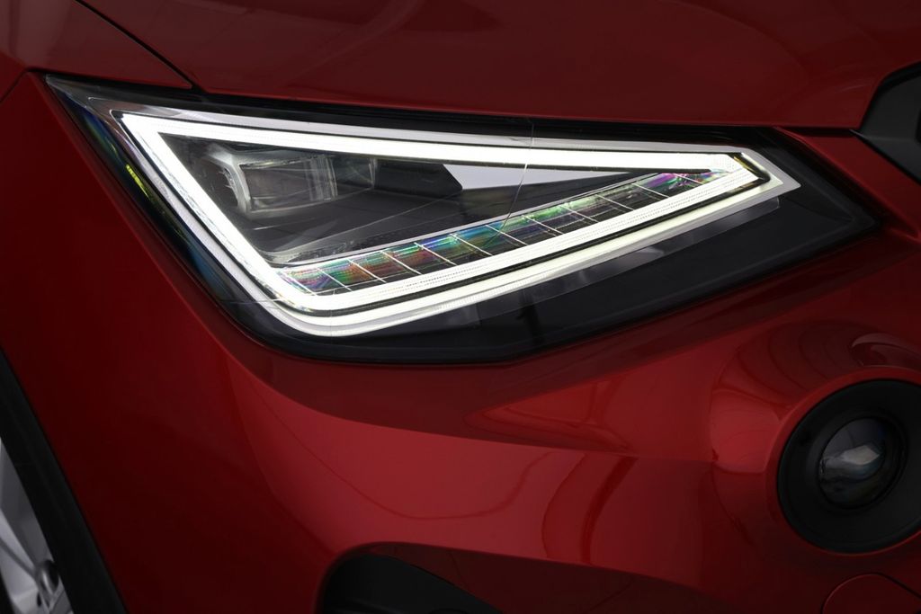 SEAT Arona 2024 г. Красный, пробег 57400 км