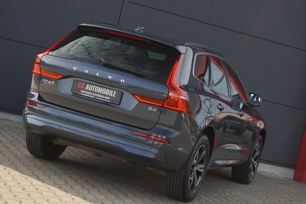 Volvo XC60 2022 г. Синий, пробег 53900 км
