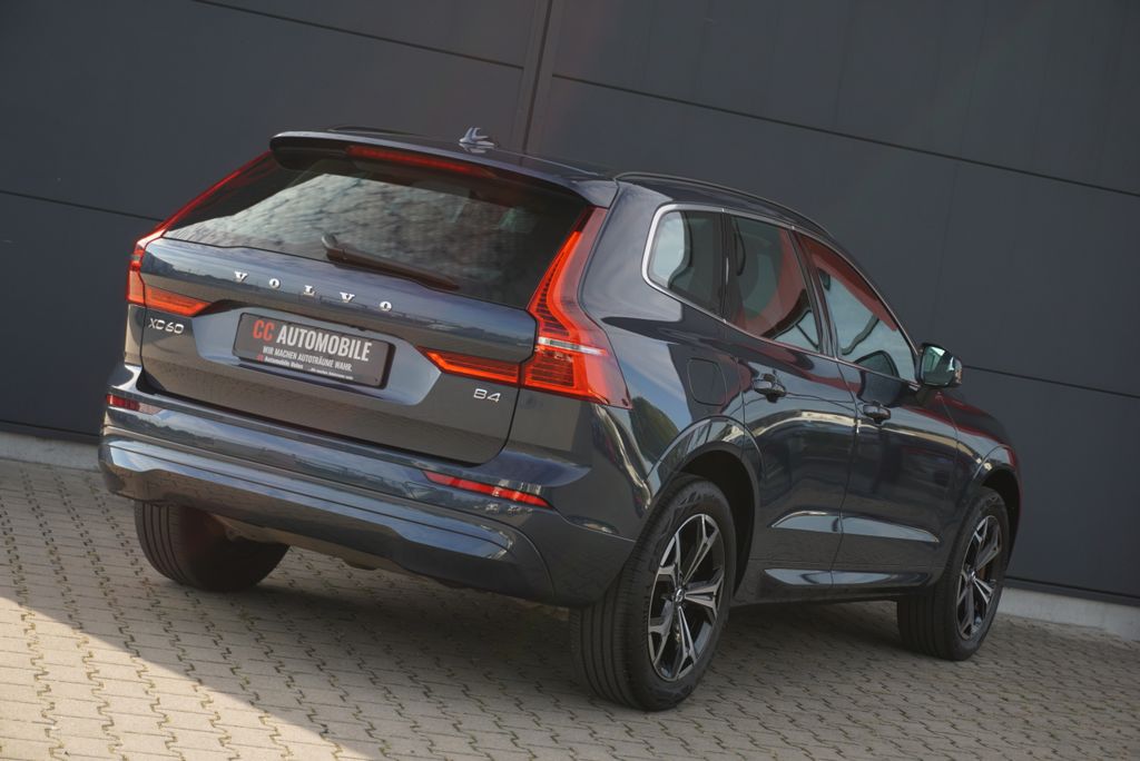 Volvo XC60 2022 г. Синий, пробег 53900 км