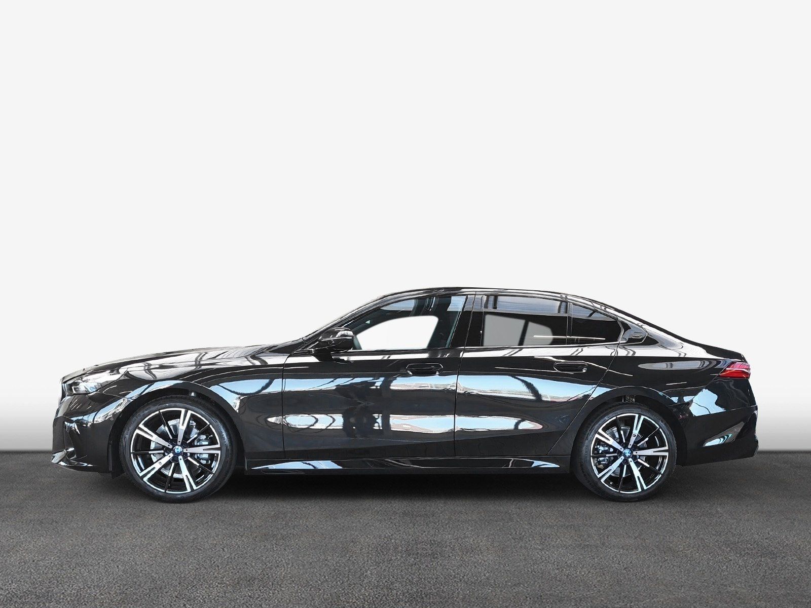 BMW 520 2026 г. Чёрный, пробег 12200 км