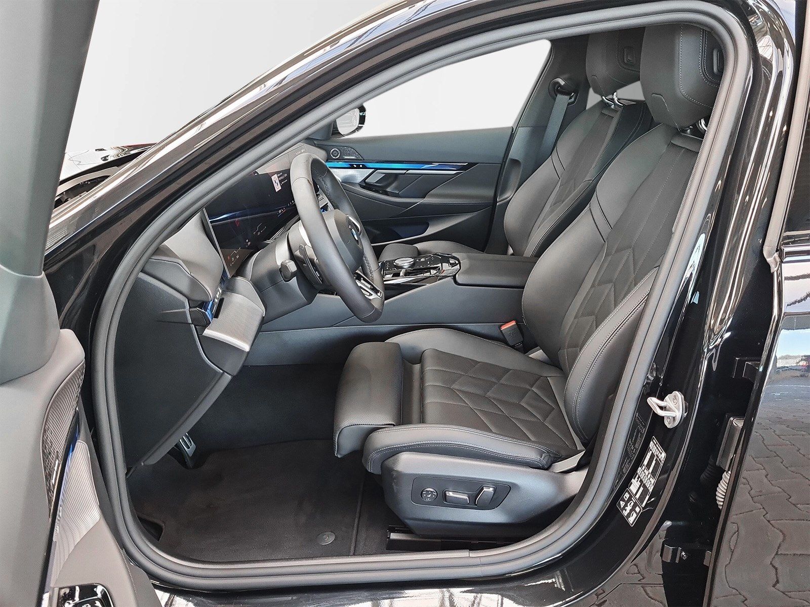 BMW 520 2026 г. Чёрный, пробег 12200 км