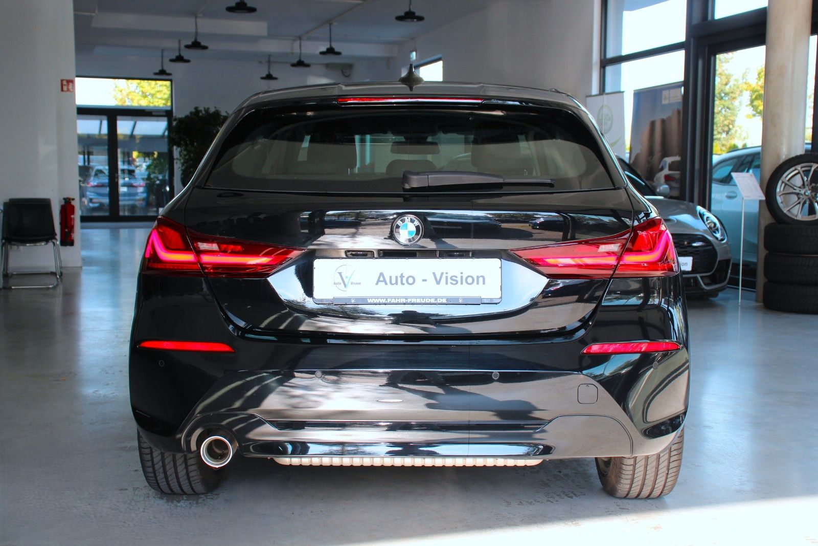 BMW 118 2023 г. Чёрный, пробег 34056 км