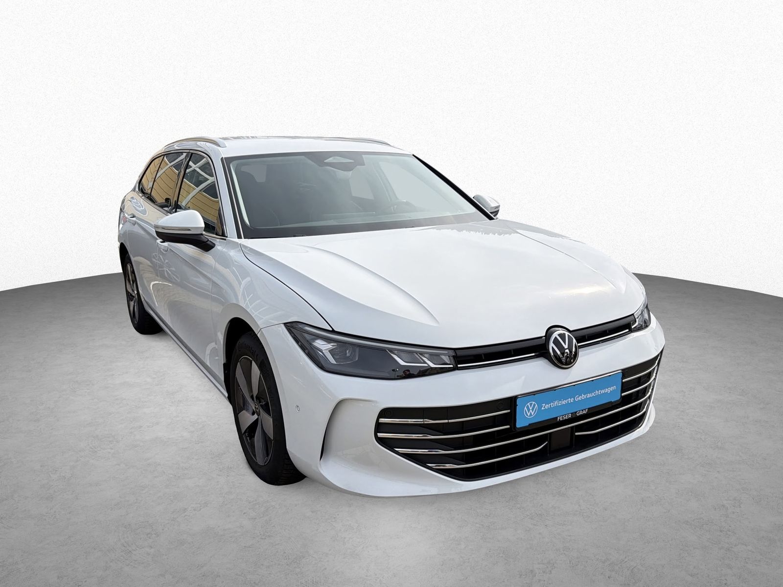 Volkswagen Passat 2026 г. Белый, пробег 24600 км