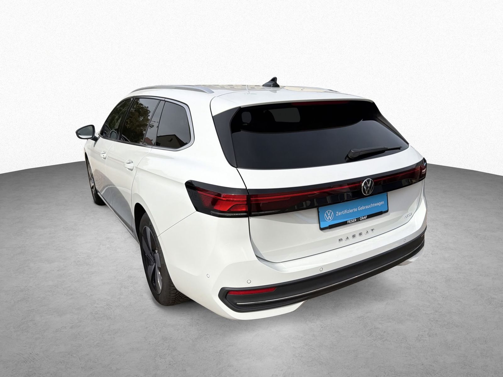 Volkswagen Passat 2026 г. Белый, пробег 24600 км