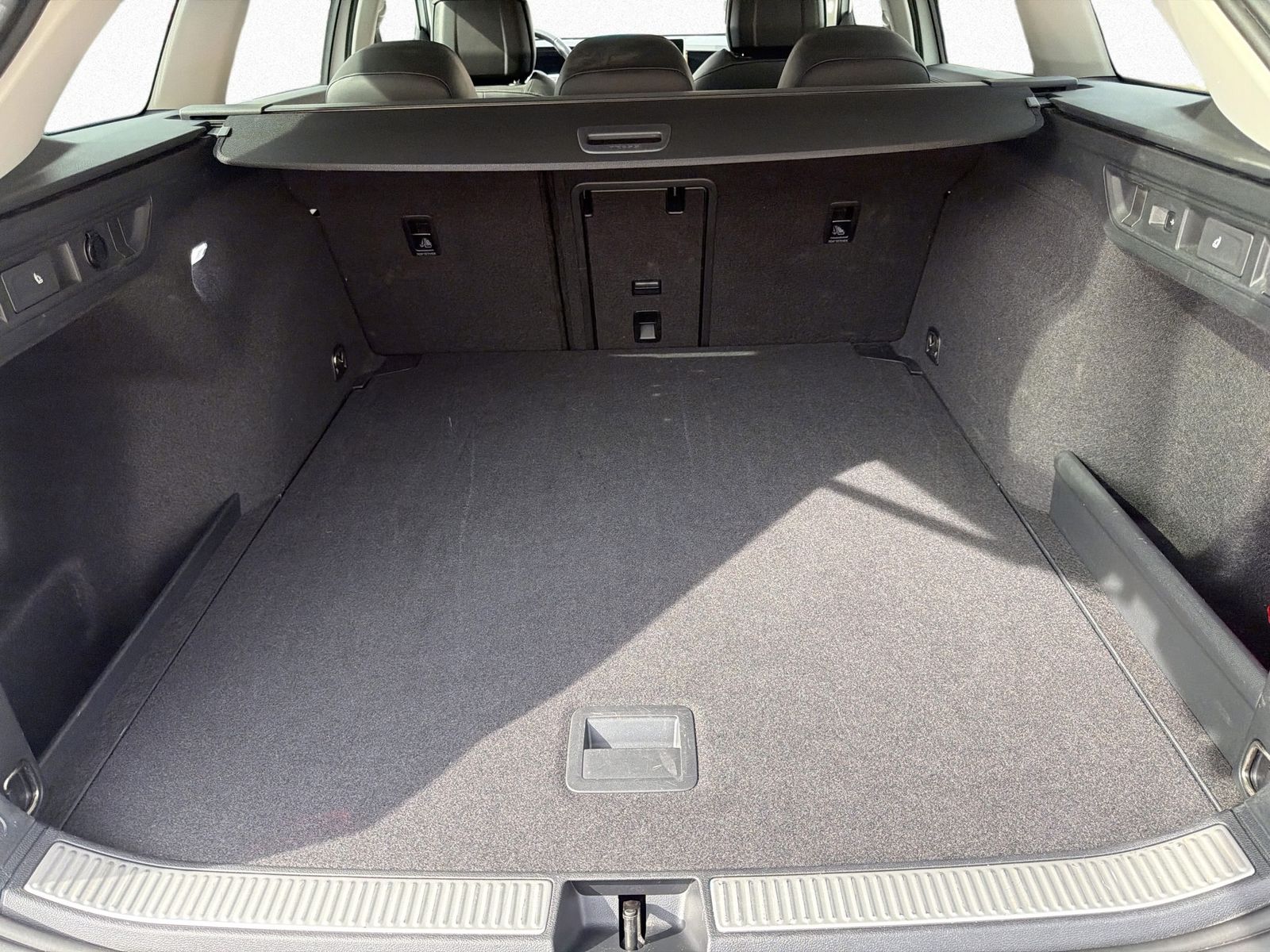Volkswagen Passat 2026 г. Белый, пробег 24600 км