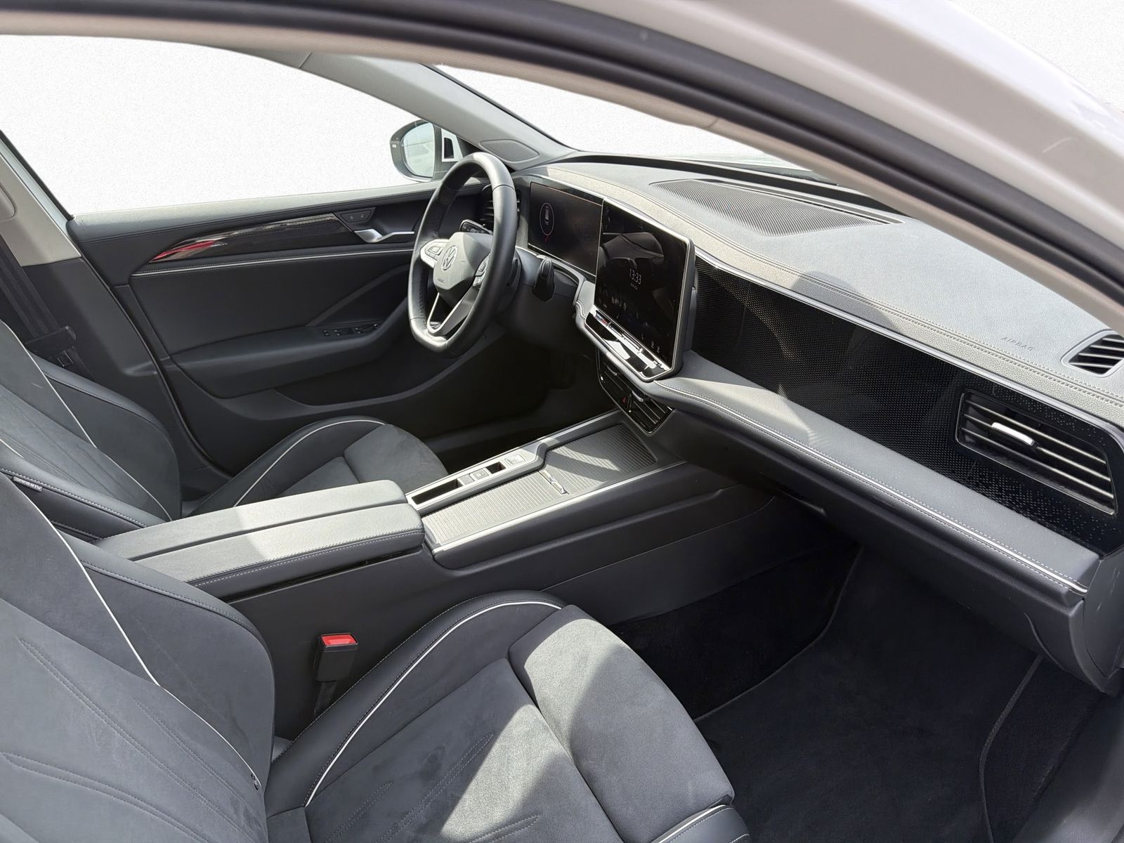 Volkswagen Passat 2026 г. Белый, пробег 24600 км