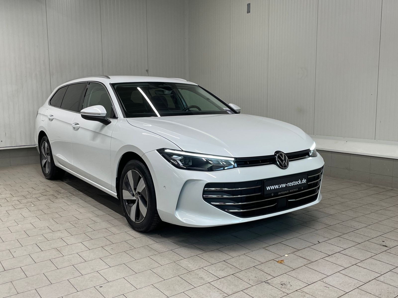 Volkswagen PASSAT VARIANT 2026 г. Белый, пробег 25200 км