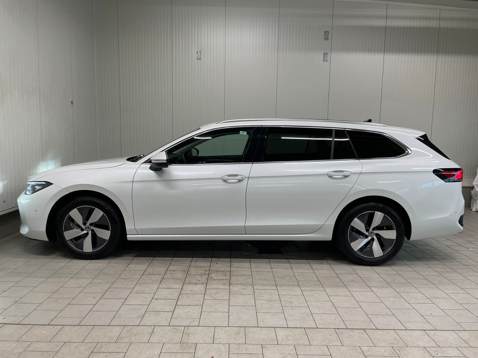 Volkswagen PASSAT VARIANT 2026 г. Белый, пробег 25200 км