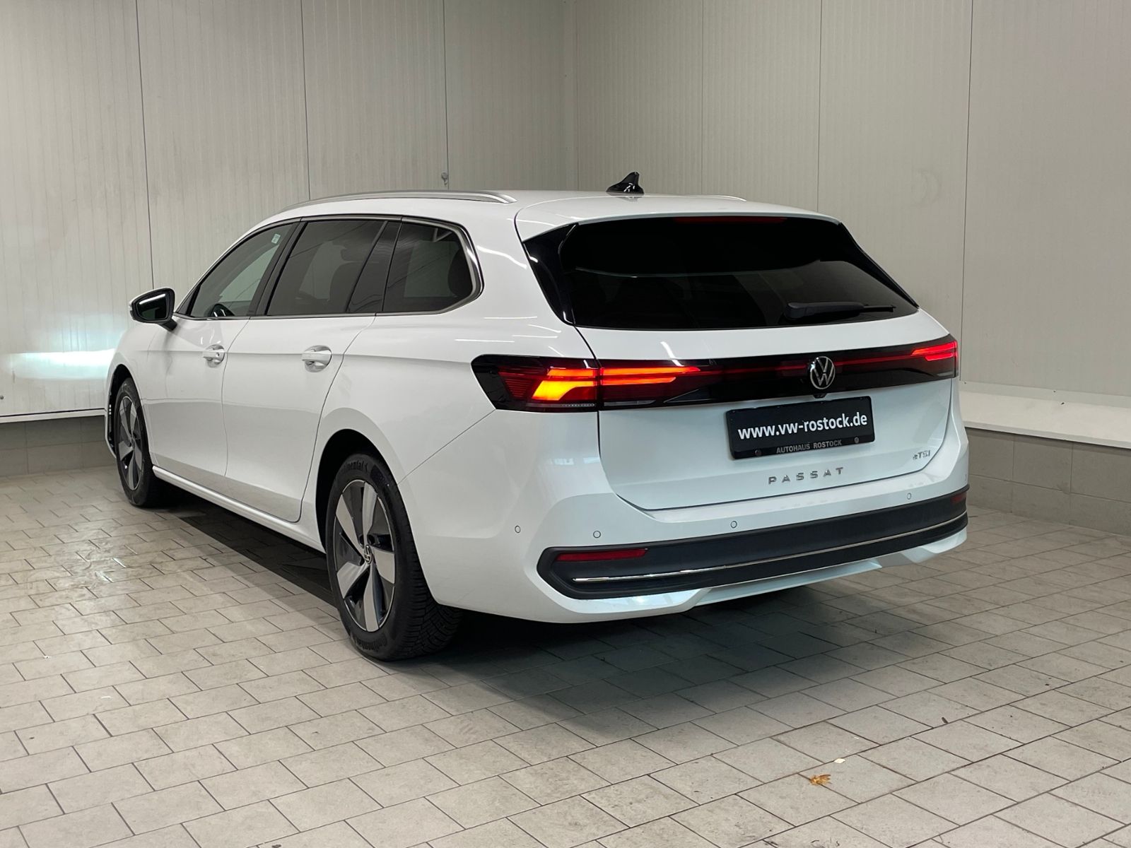 Volkswagen PASSAT VARIANT 2026 г. Белый, пробег 25200 км