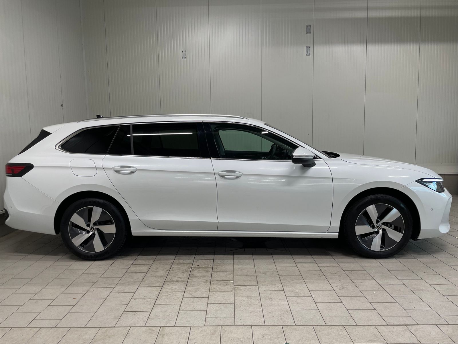 Volkswagen PASSAT VARIANT 2026 г. Белый, пробег 25200 км