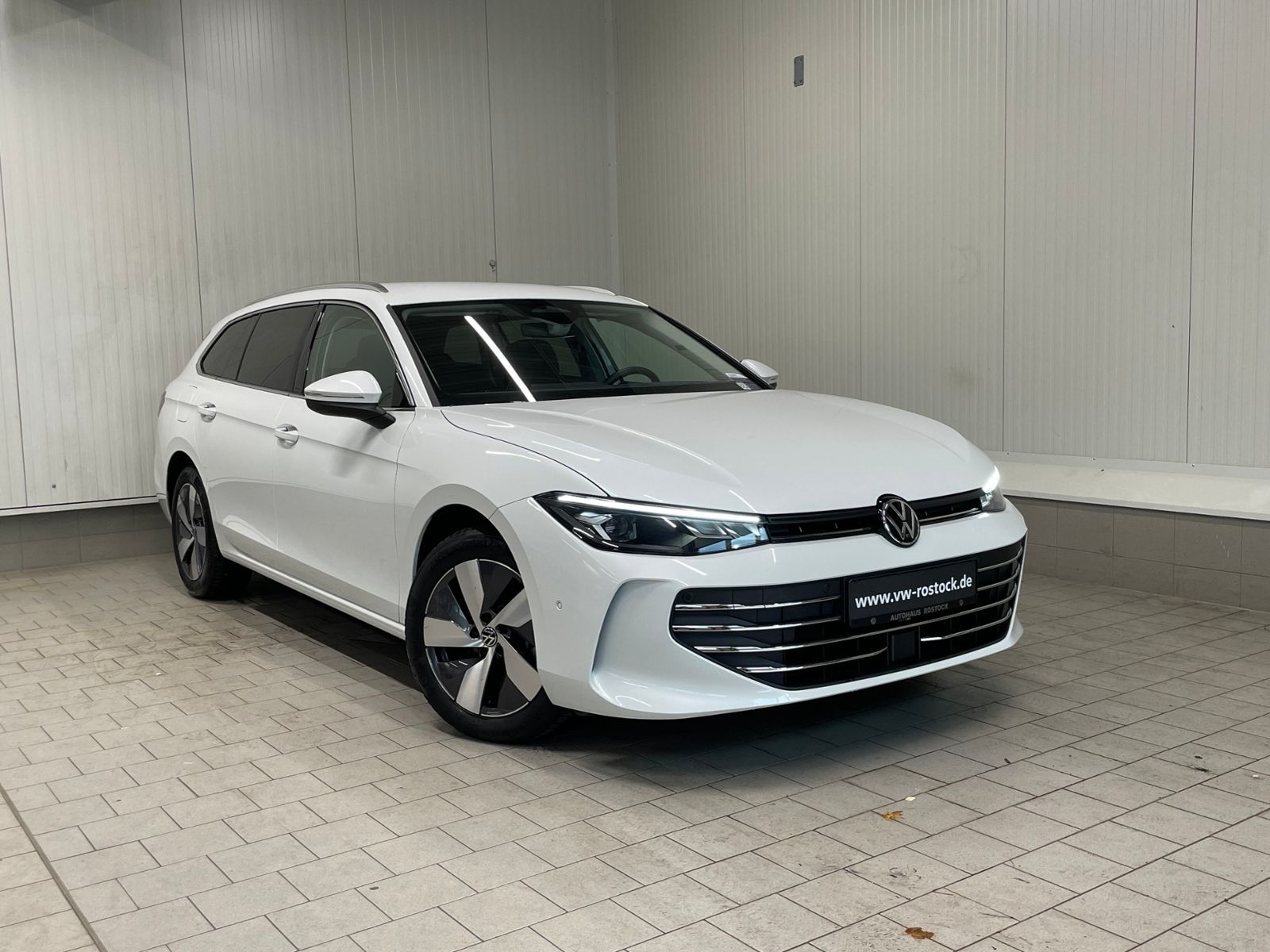 Volkswagen PASSAT VARIANT 2026 г. Белый, пробег 25200 км