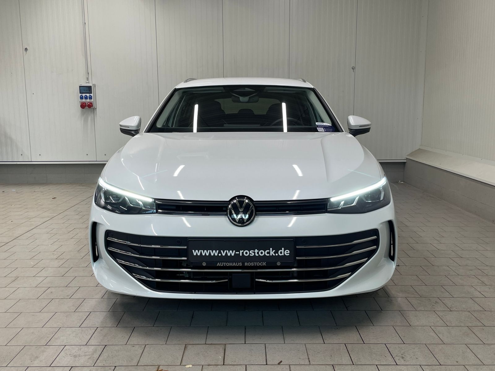 Volkswagen PASSAT VARIANT 2026 г. Белый, пробег 25200 км