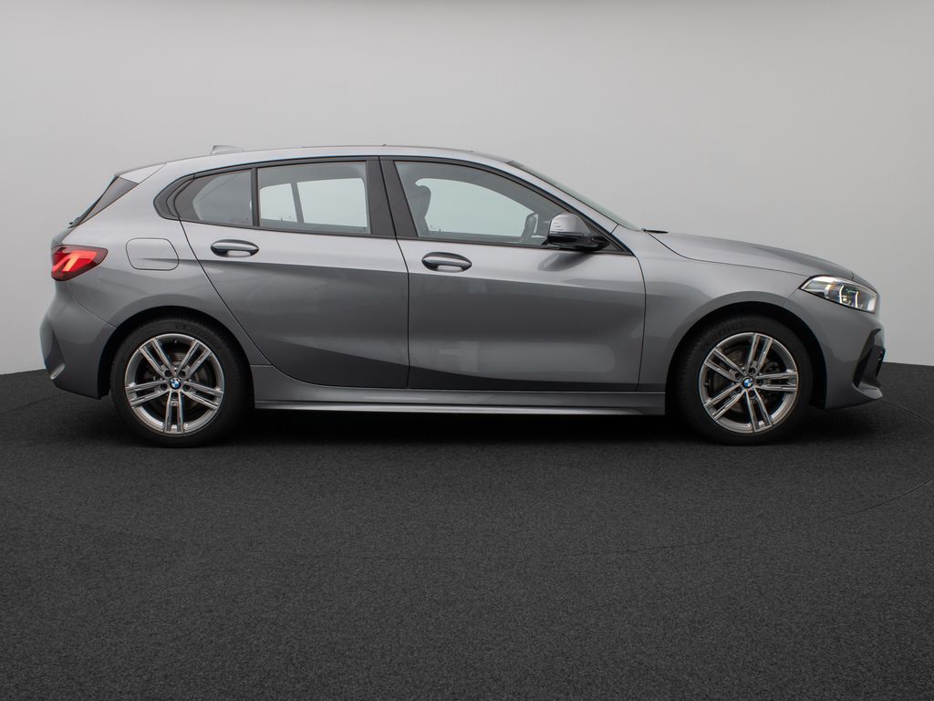 BMW 118 2022 г. Серый, пробег 17436 км
