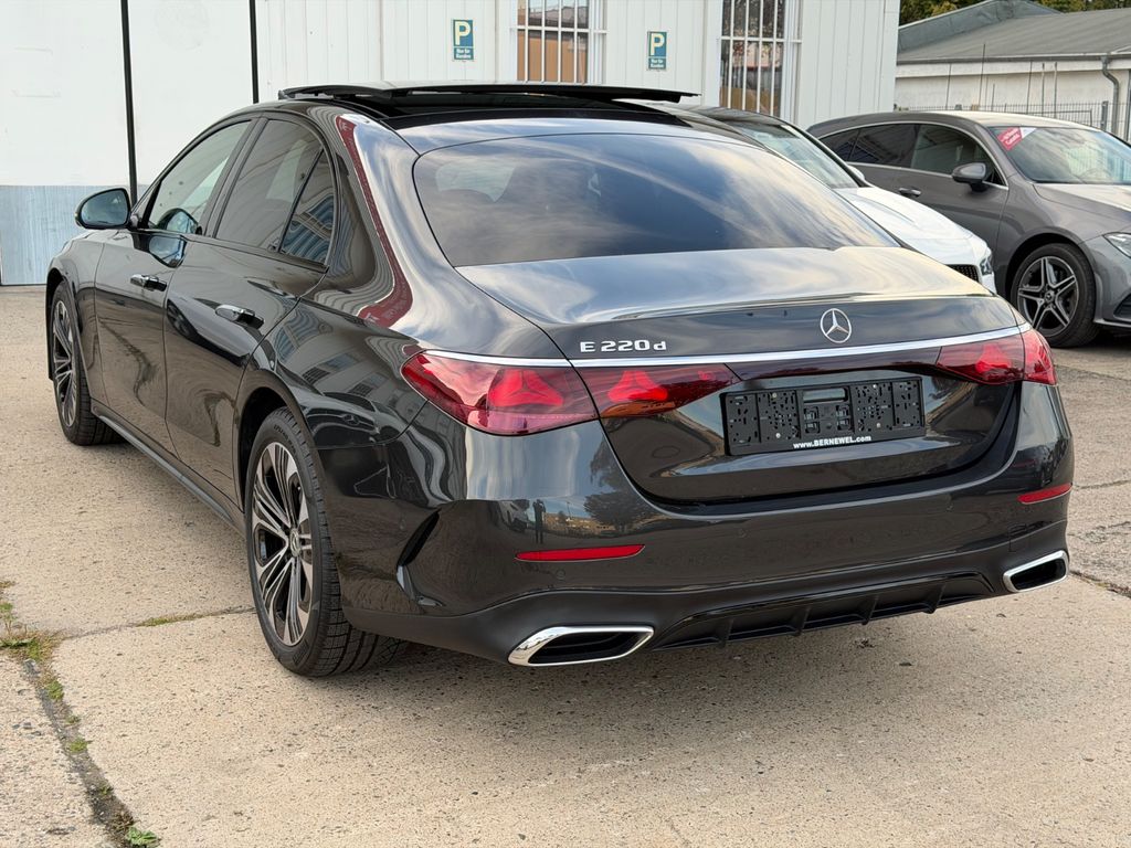 Mercedes-Benz E 220 2023 г. Серый, пробег 58705 км