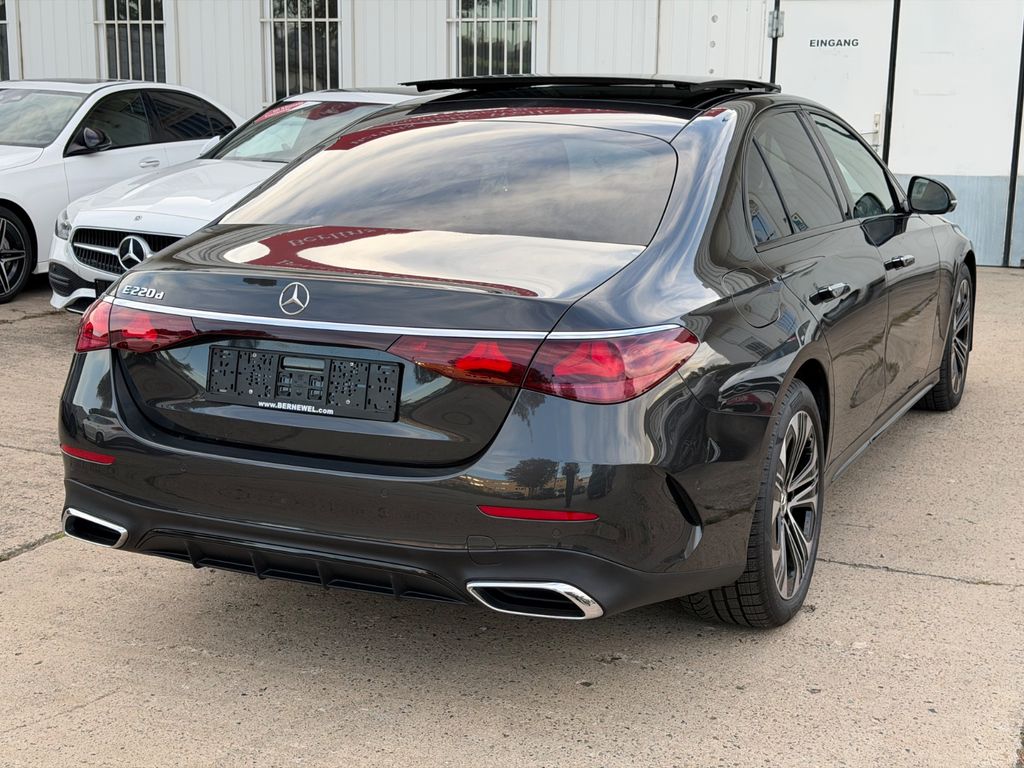 Mercedes-Benz E 220 2023 г. Серый, пробег 58705 км