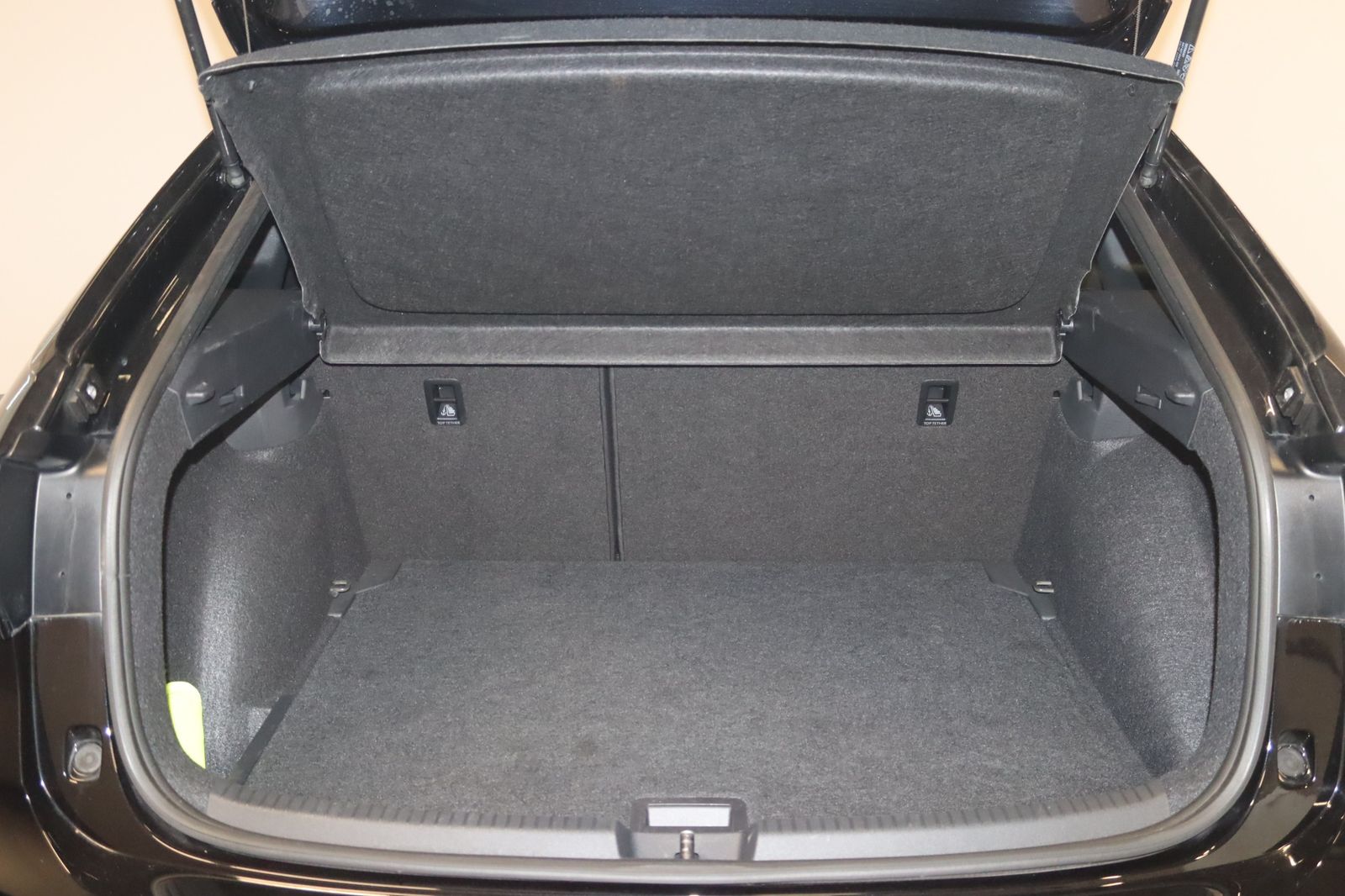 Volkswagen Taigo 2024 г. Чёрный, пробег 36300 км