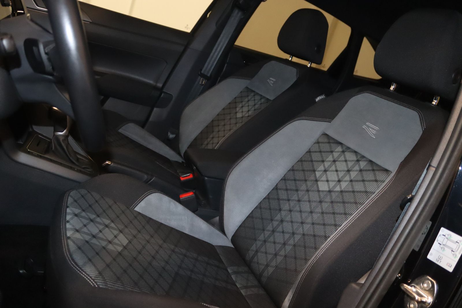 Volkswagen Taigo 2024 г. Чёрный, пробег 36300 км
