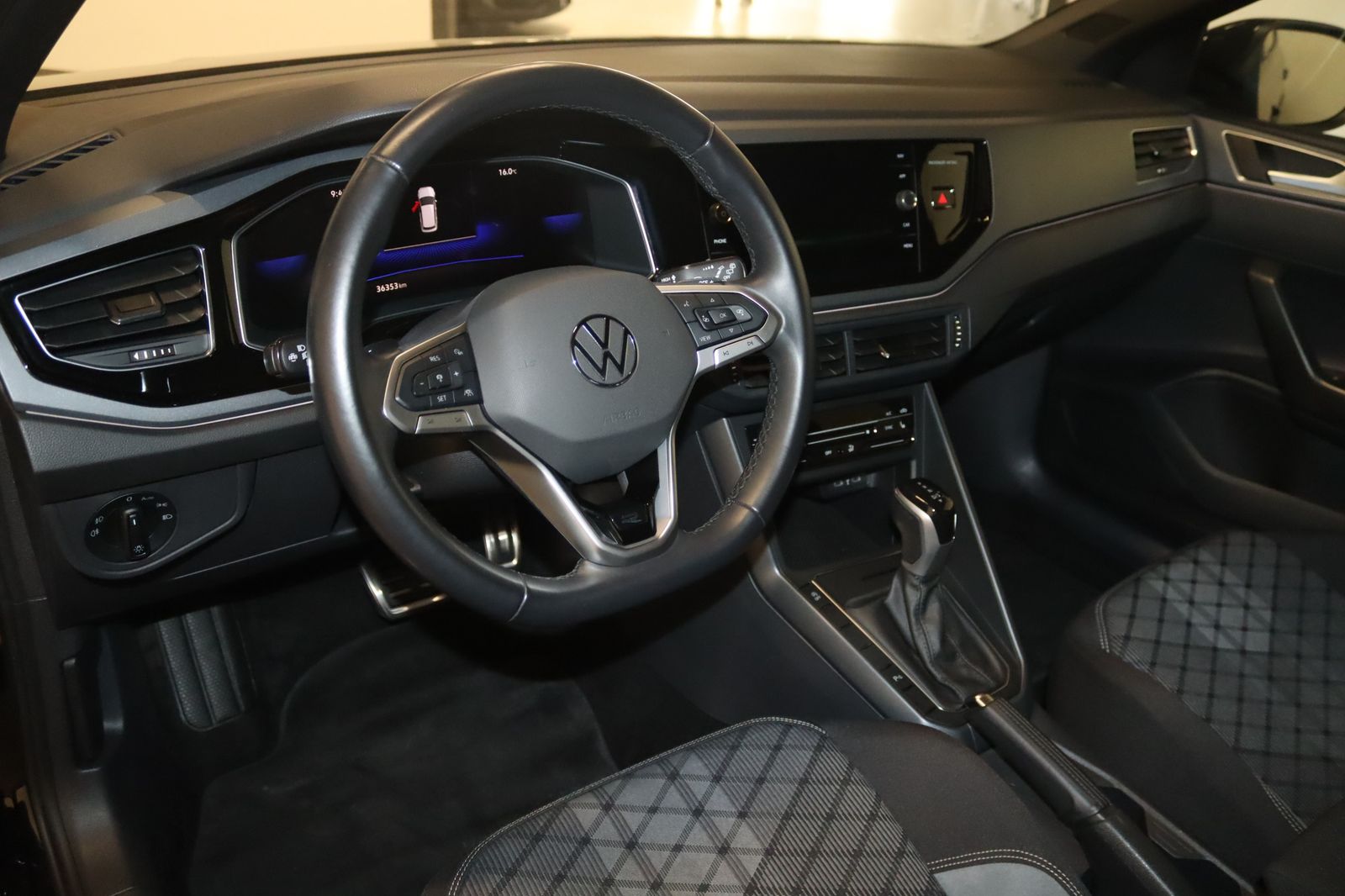 Volkswagen Taigo 2024 г. Чёрный, пробег 36300 км