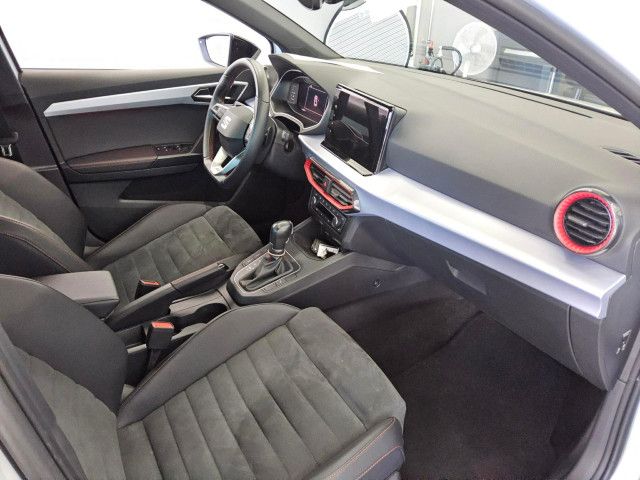 SEAT Ibiza 2023 г. Белый, пробег 47000 км