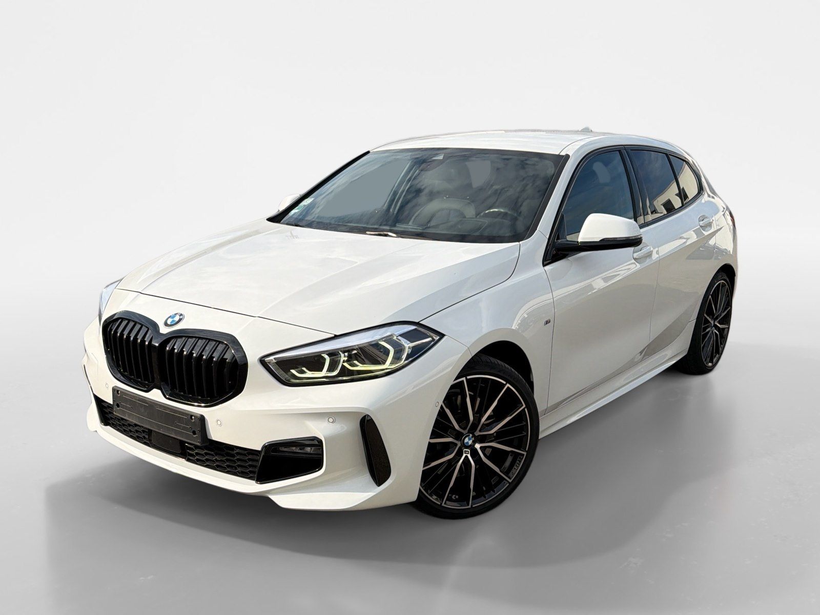 BMW 120 2023 г. Белый, пробег 51371 км