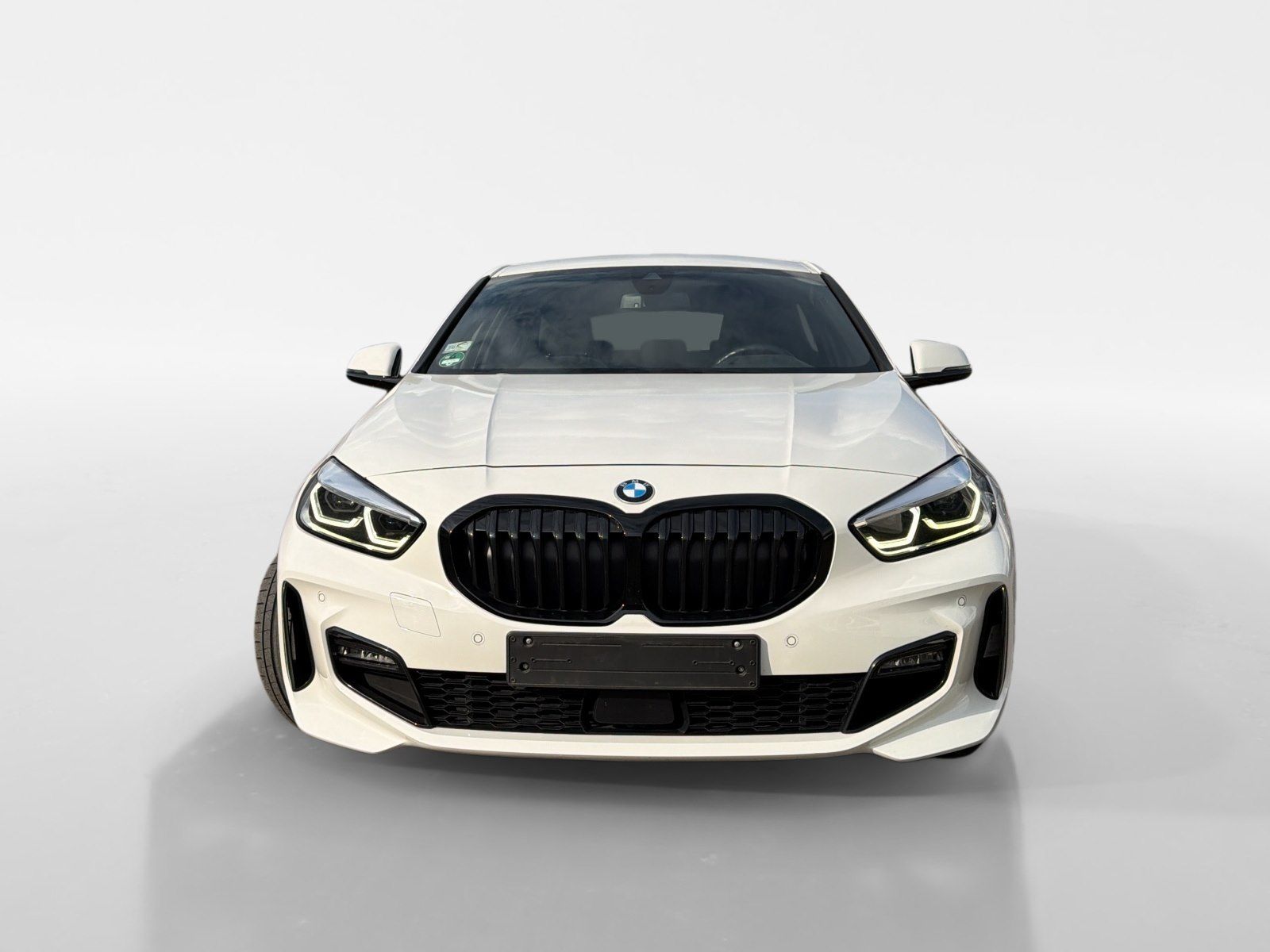 BMW 120 2023 г. Белый, пробег 51371 км
