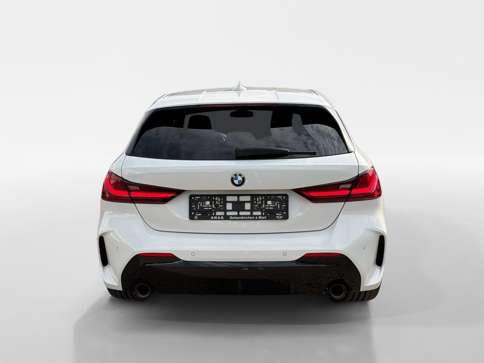 BMW 120 2023 г. Белый, пробег 51371 км
