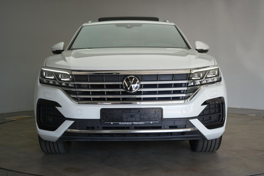 Volkswagen Touareg 2022 г. Белый, пробег 55000 км