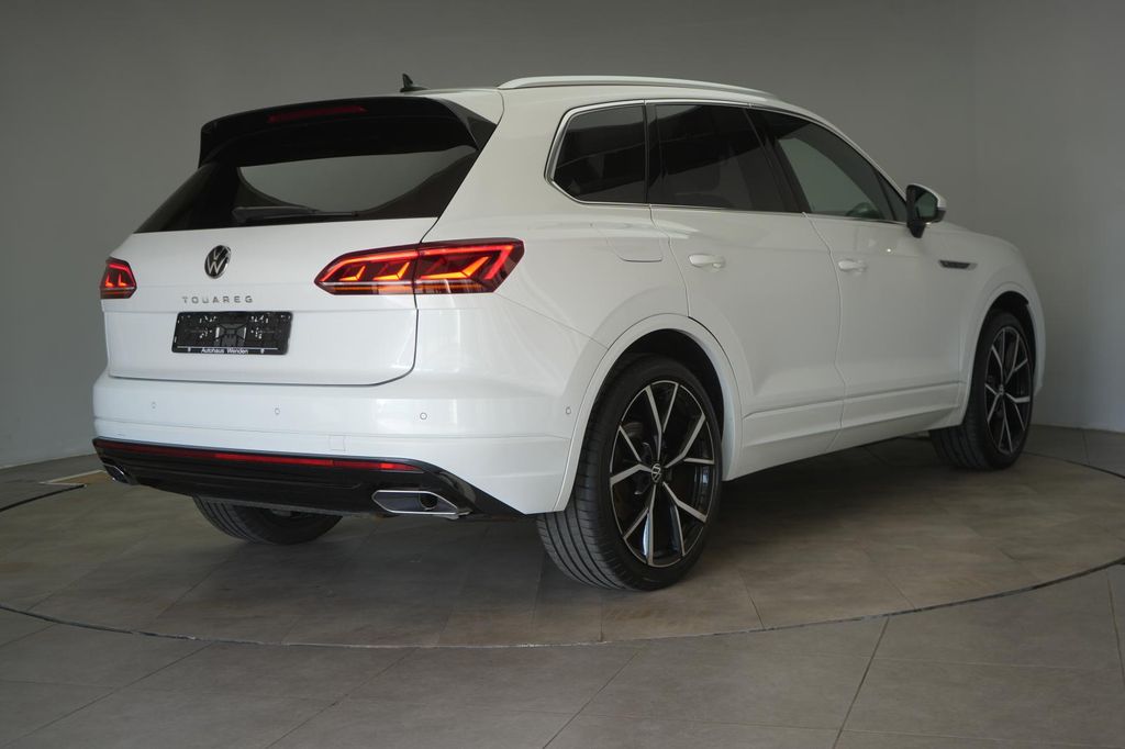 Volkswagen Touareg 2022 г. Белый, пробег 55000 км