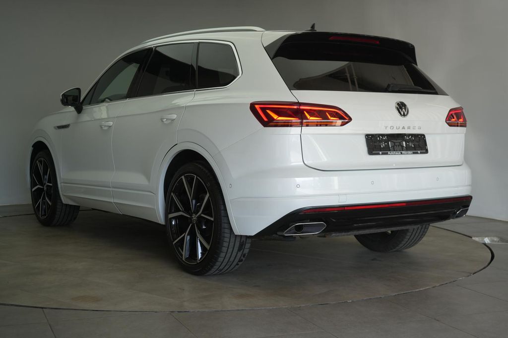 Volkswagen Touareg 2022 г. Белый, пробег 55000 км