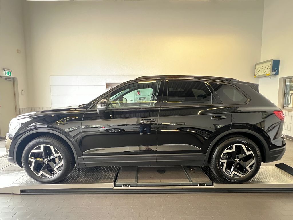Volkswagen Touareg 2025 г. Чёрный, пробег 12776 км
