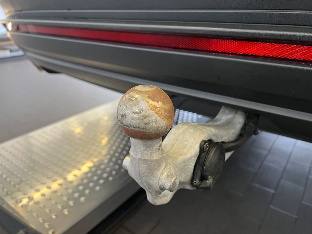 Volkswagen Touareg 2025 г. Чёрный, пробег 12776 км