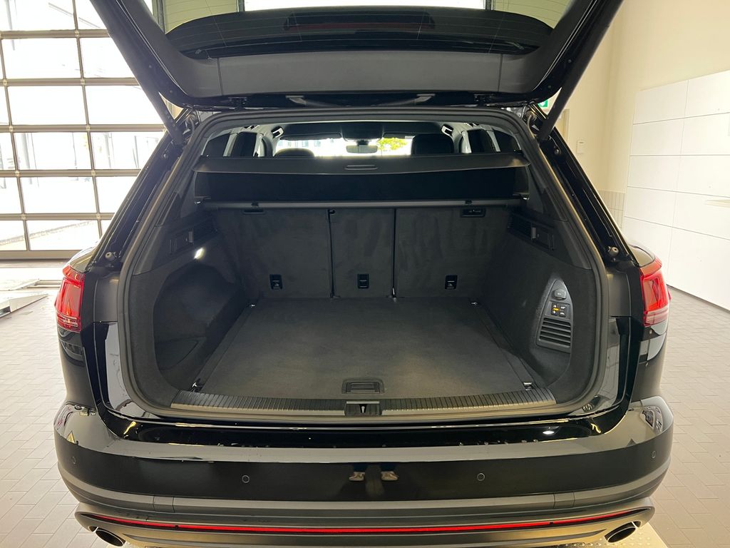 Volkswagen Touareg 2025 г. Чёрный, пробег 12776 км