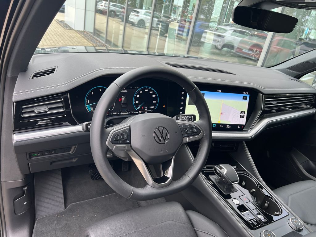 Volkswagen Touareg 2025 г. Чёрный, пробег 12776 км