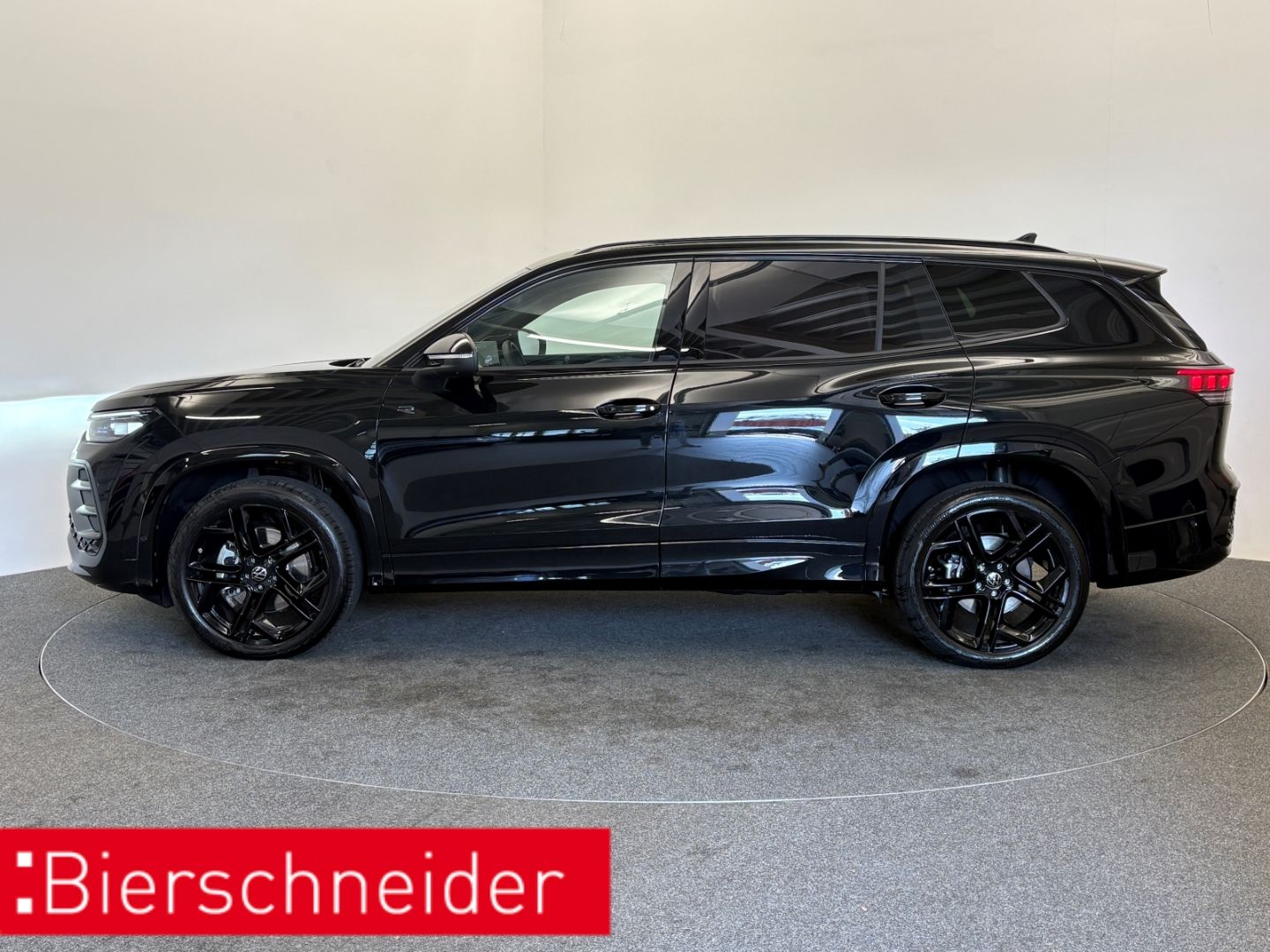 Volkswagen Tayron 2025 г. Чёрный, пробег 5350 км