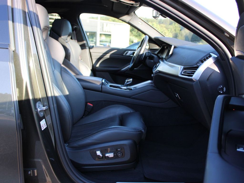 BMW X6 M50 2023 г. Серый, пробег 59914 км