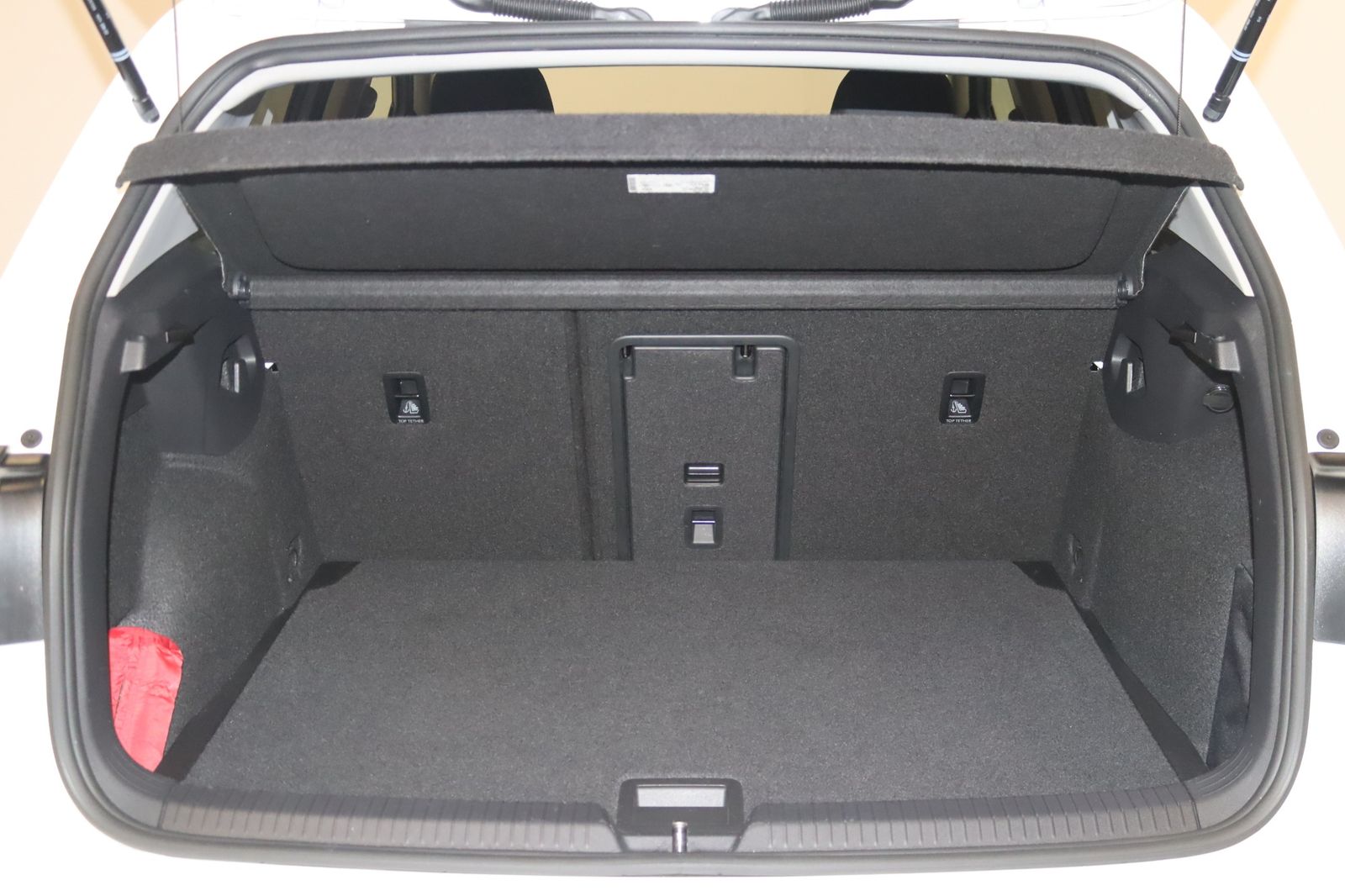 Volkswagen Golf 2023 г. Белый, пробег 39900 км