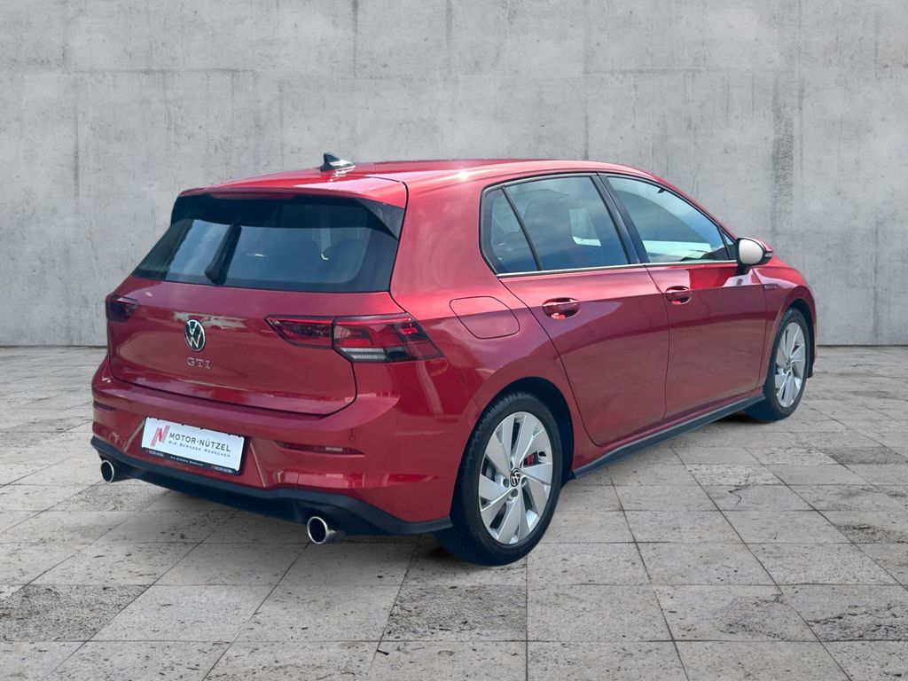 Volkswagen Golf 2024 г. Красный, пробег 29566 км